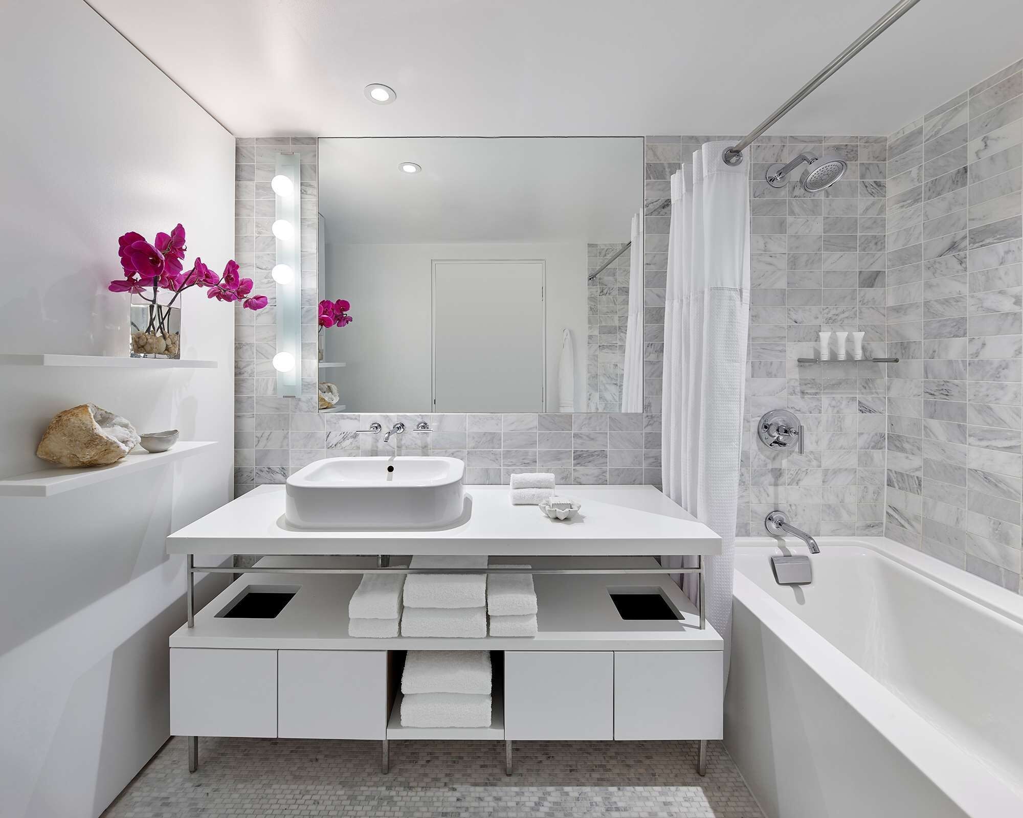 Articles de toilette de luxe, sèche-cheveux, chaussons
