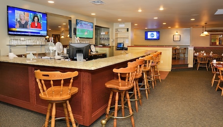 Bar (on property). Slemon Park Hotel & Conference Centre