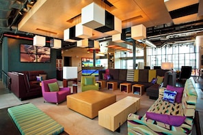 Lobby - Aloft Dulles Airport North (Ashburn)