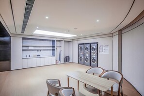 Premium bedding, down comforters, minibar, in-room safe - Ji Hotel (Beijing)