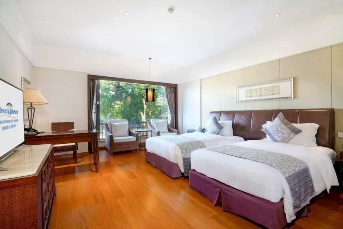 Down duvets, minibar, in-room safe, desk