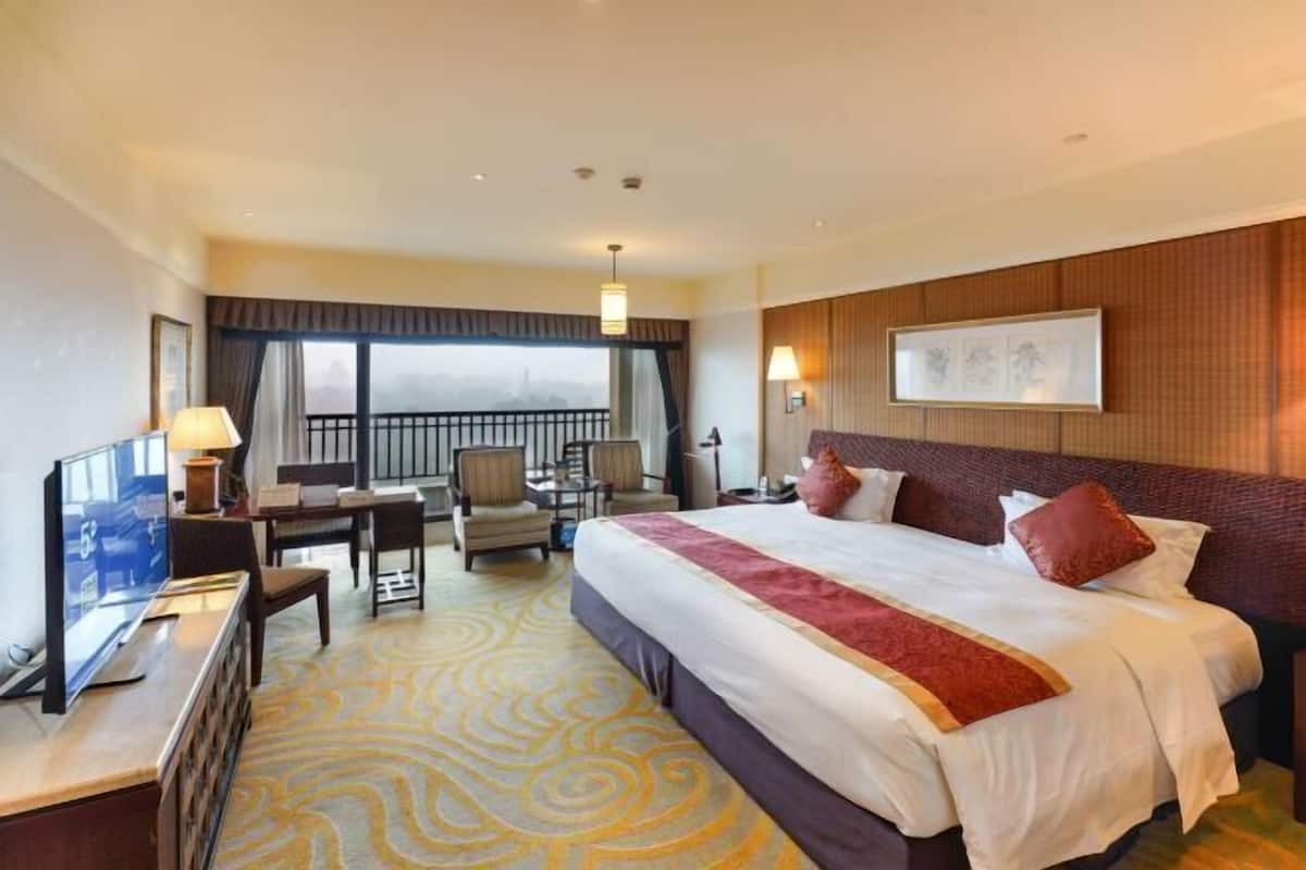 Down duvets, minibar, in-room safe, desk