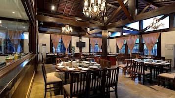 3 restaurants servant le petit déjeuner, spécialités Cuisine chinoise