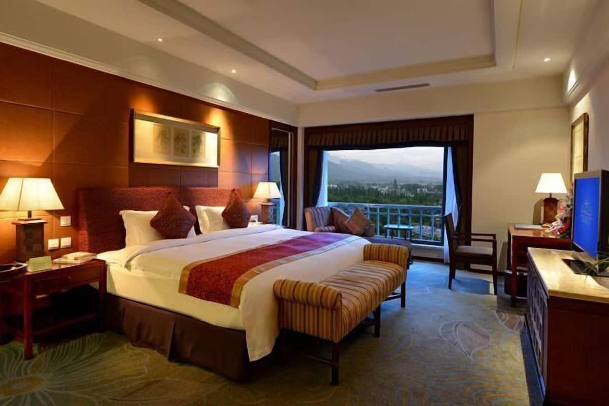 Down duvets, minibar, in-room safe, desk