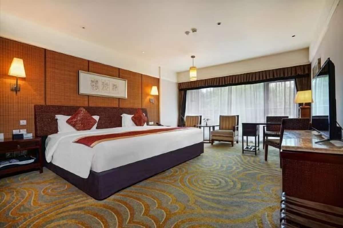 Down duvets, minibar, in-room safe, desk
