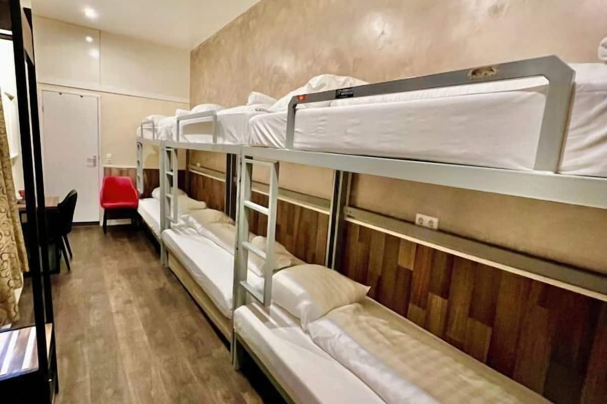In-room safe, free WiFi, bed sheets