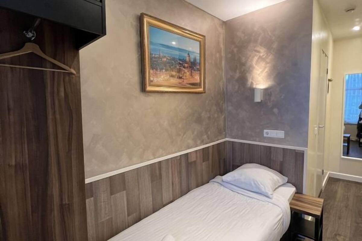In-room safe, free WiFi, bed sheets