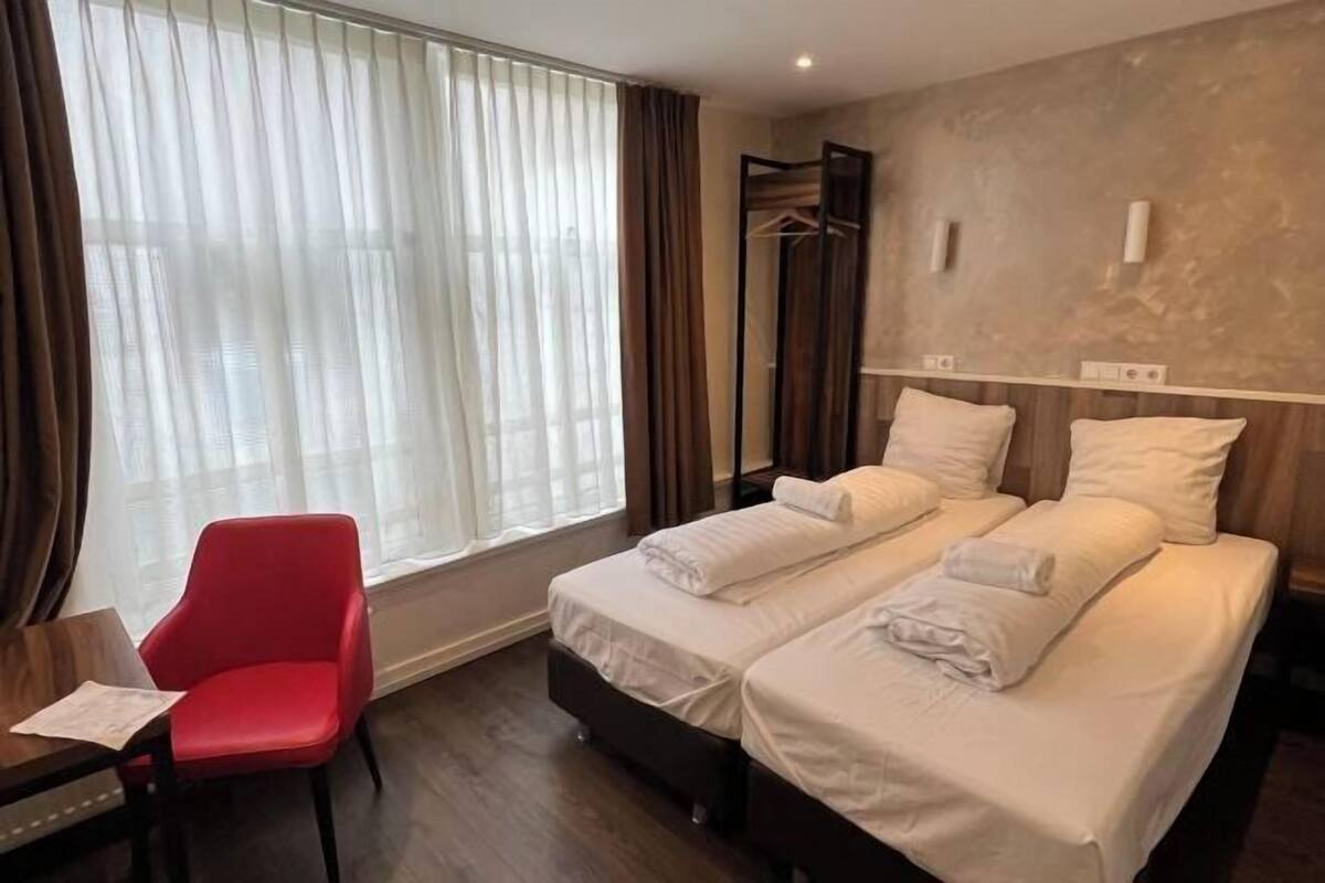 In-room safe, free WiFi, bed sheets