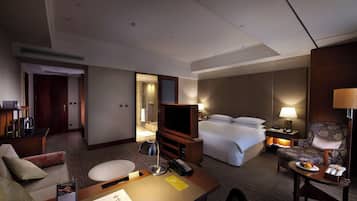 Premium bedding, minibar, in-room safe, desk