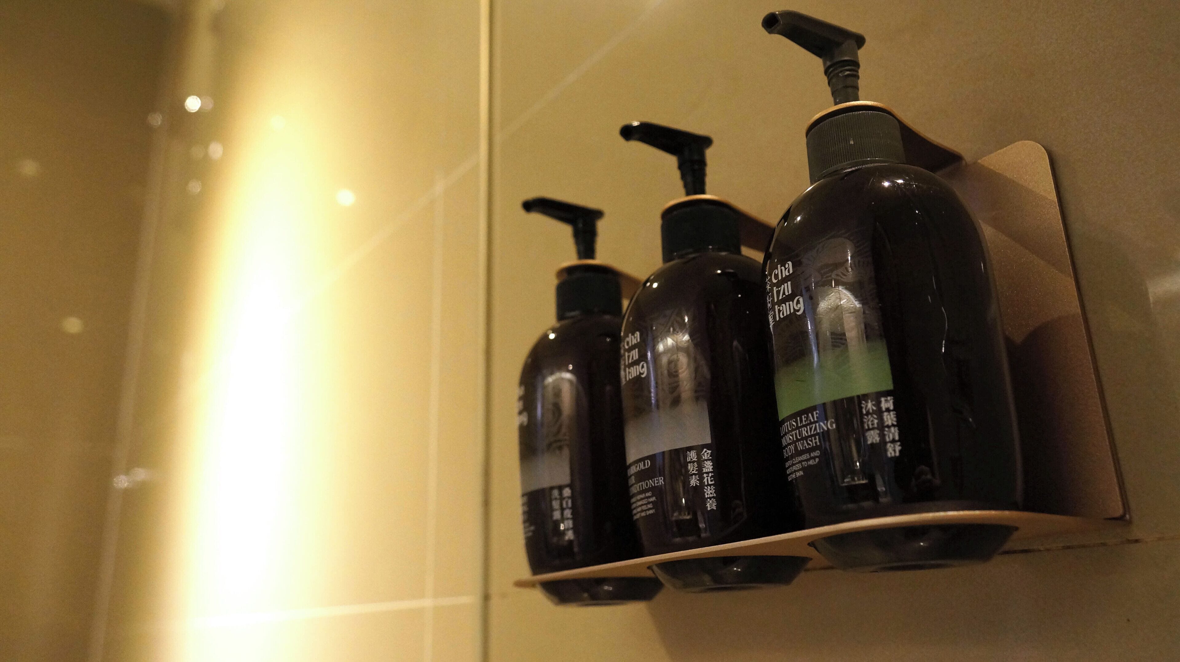 separate bathtub and shower, deep-soaking bathtub, rainfall showerhead