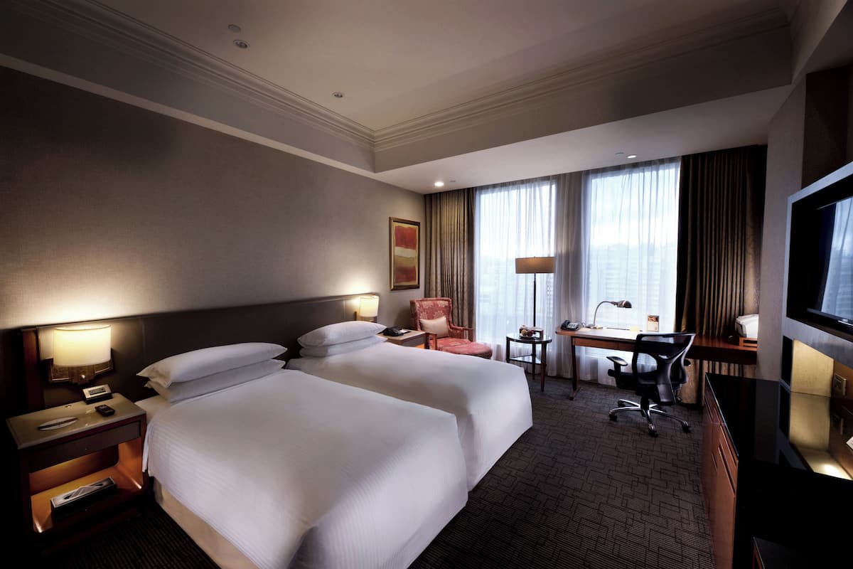 Quarto duplo, 2 camas de solteiro, vista para o parque | Roupas de cama premium, frigobar, cofres nos quartos, escrivaninha