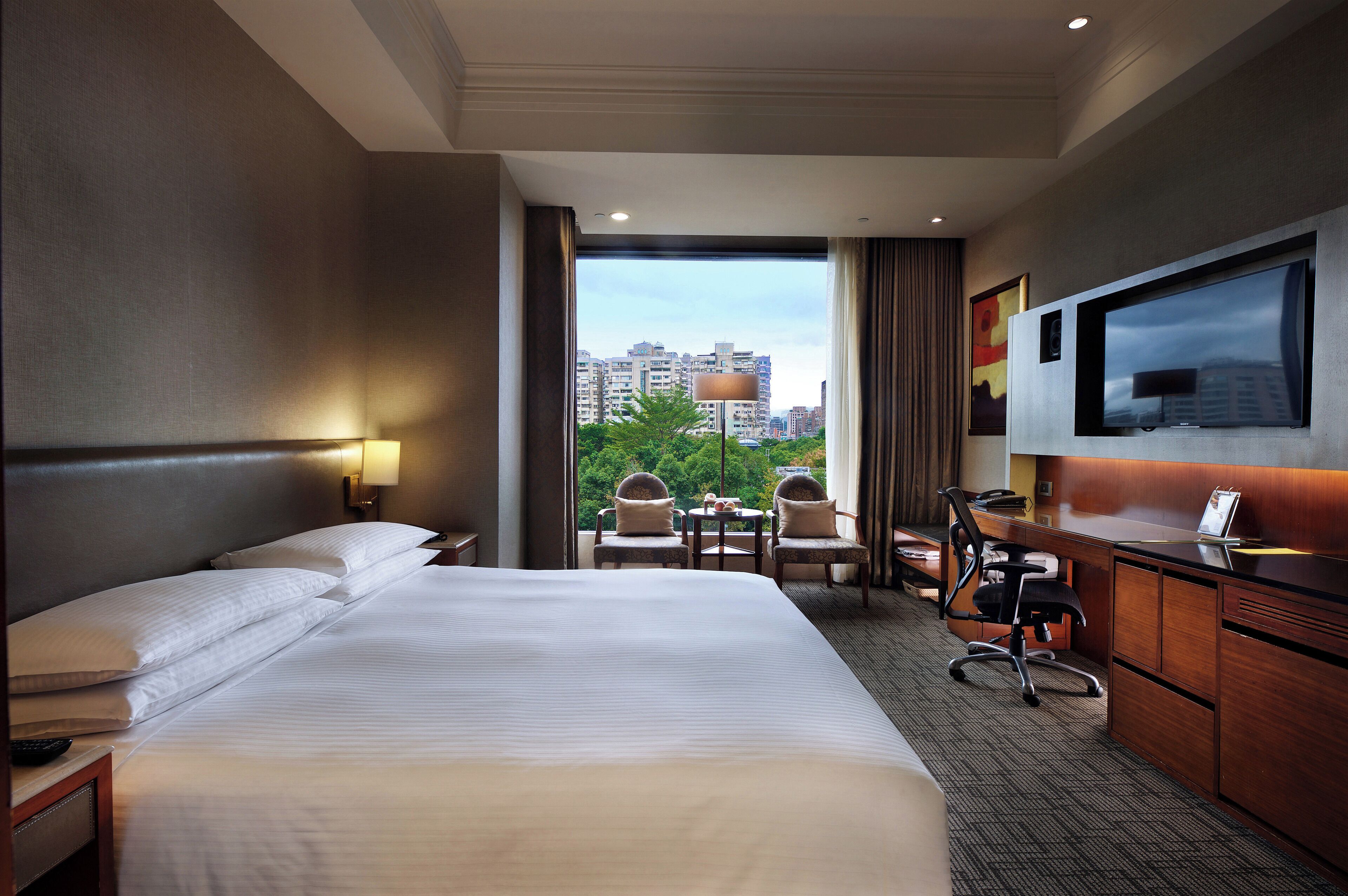 Premium bedding, minibar, in-room safe, desk