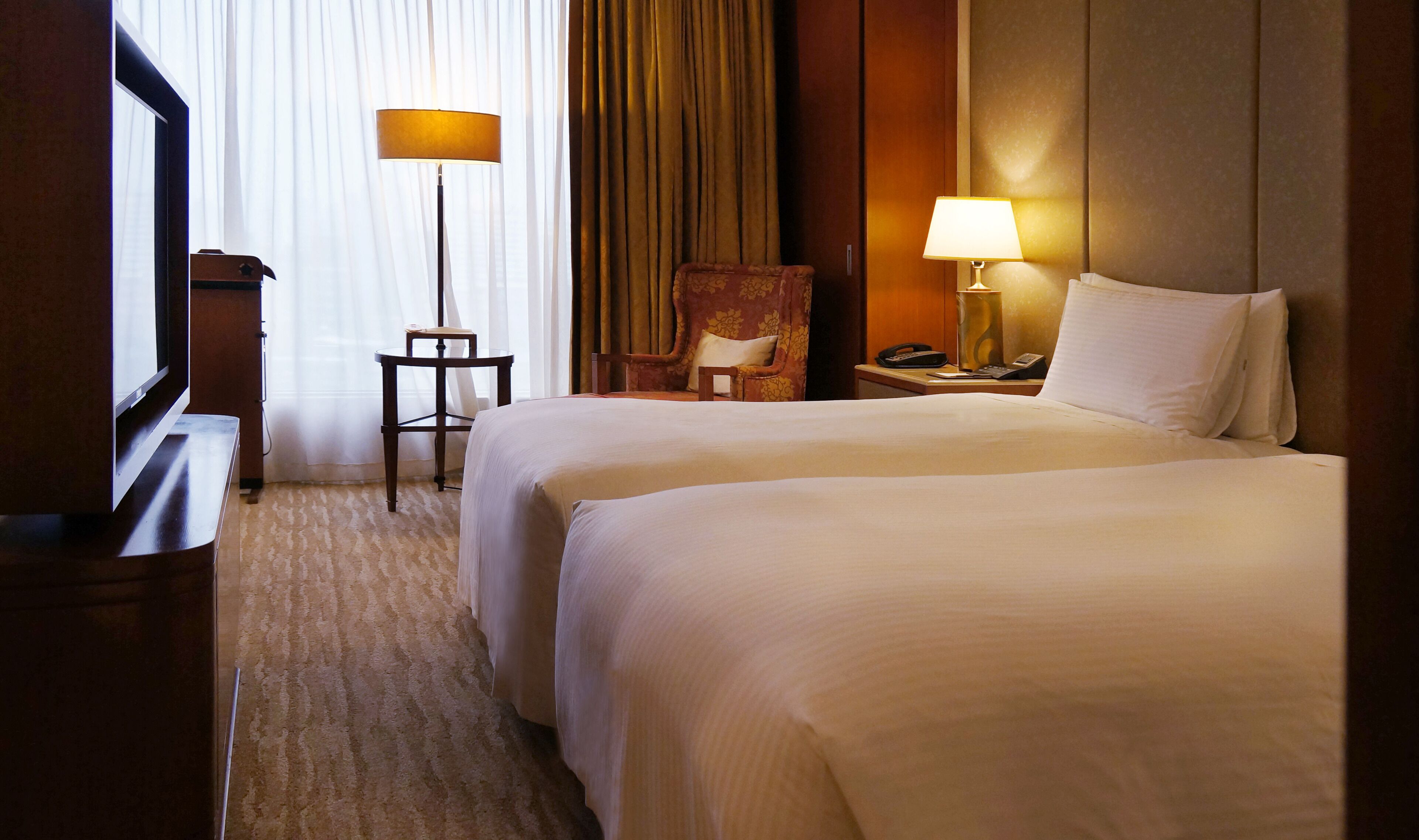 studio suite, 2 single beds or 1 king bed | 1 bedroom, premium bedding, minibar, in-room safe