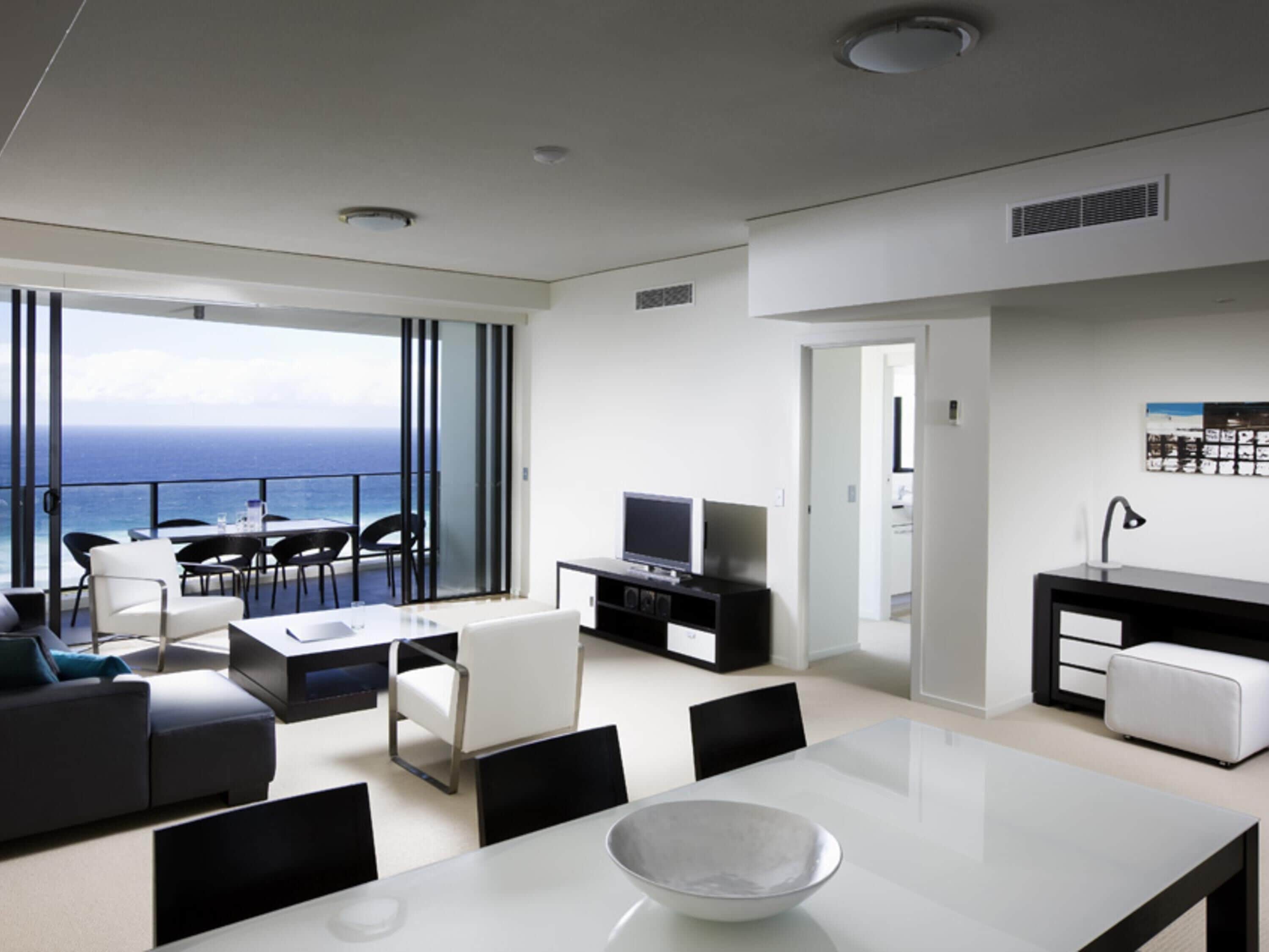 Suite, 3 habitaciones (Ocean) | Caja fuerte, escritorio, tabla de planchar con plancha y cunas (de pago)