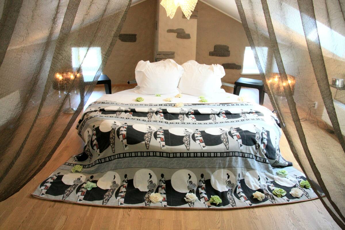 Romantic Apartment with balcony and fireplace | 1 bedroom, minibar, desk, iron/ironing board (on request)