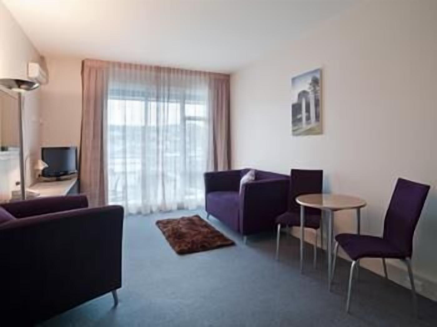 套房, 1 张特大床, 无烟房, 简易厨房 | 高档床上用品、客房内保险箱、特色装修、特色家居