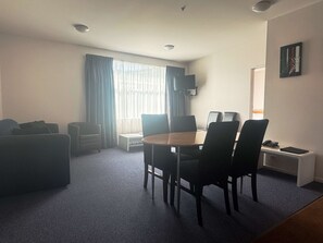 Standard Apartment, Multiple Beds, Accessible, Kitchen (with Sofabed, Full Kitchen) | Premium bedding, in-room safe, individually decorated - Best Western Wellington (Wellington)