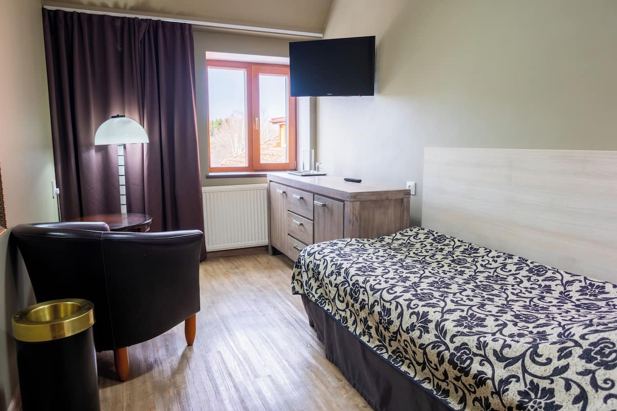 Chambre simple | Bureau, espace de travail pour ordinateurs portables