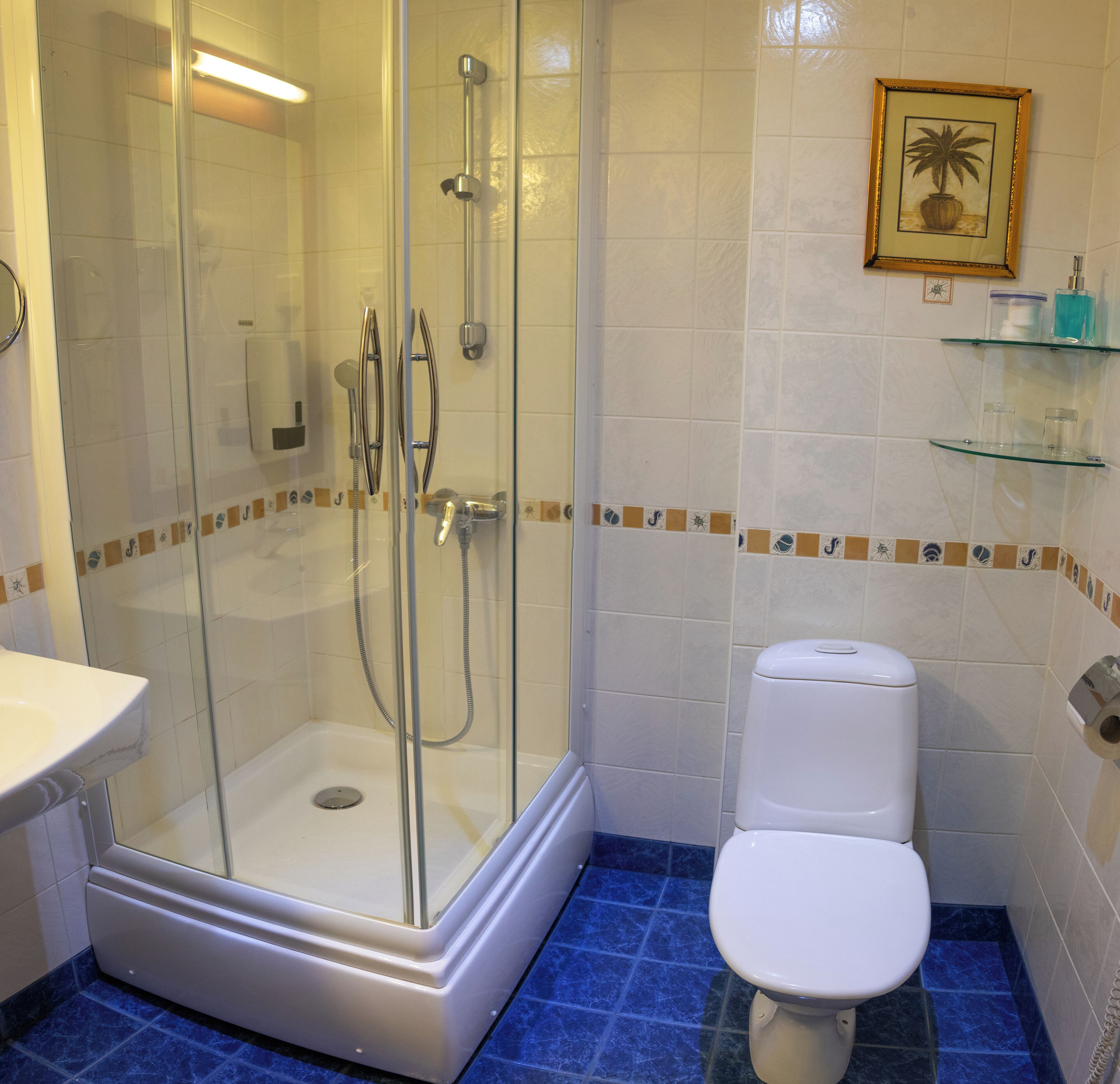 standard double or twin room | bathroom | shower, hair dryer, heated floors, towels