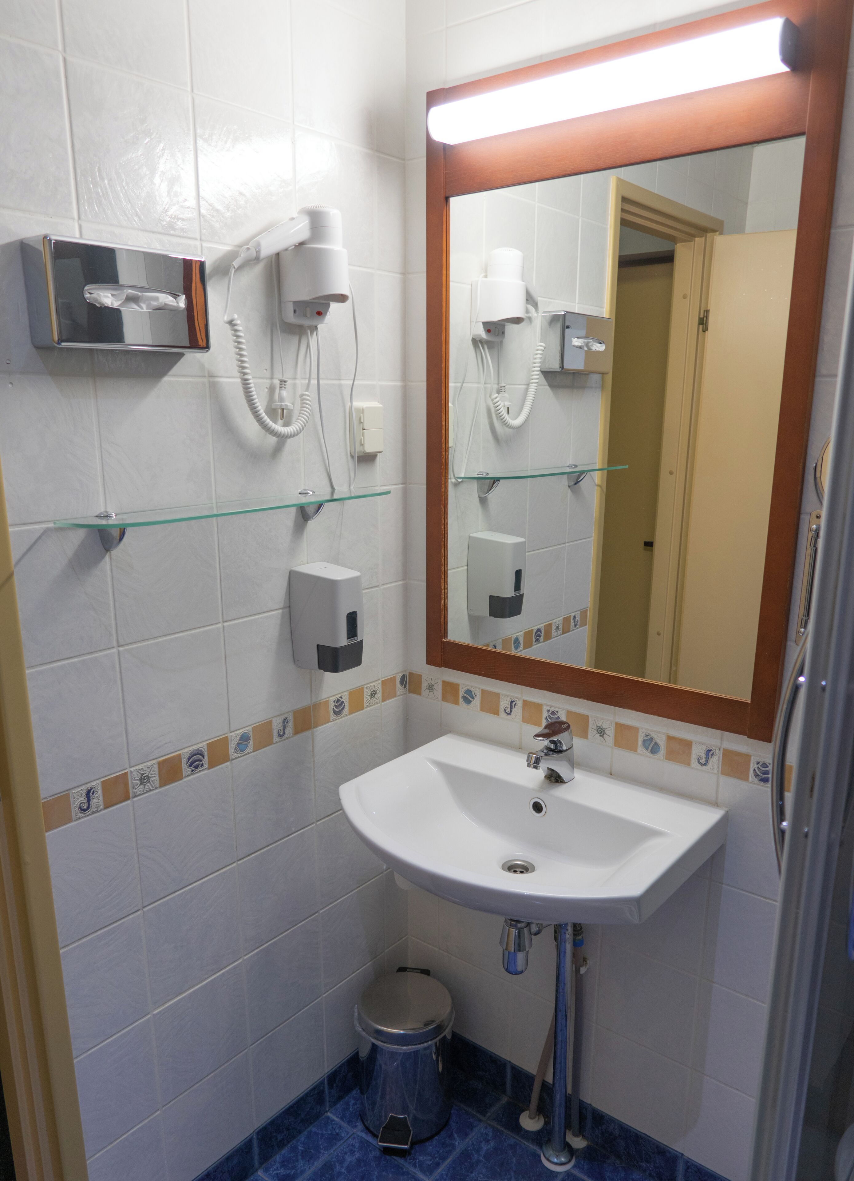 shower, hair dryer, heated floors, towels