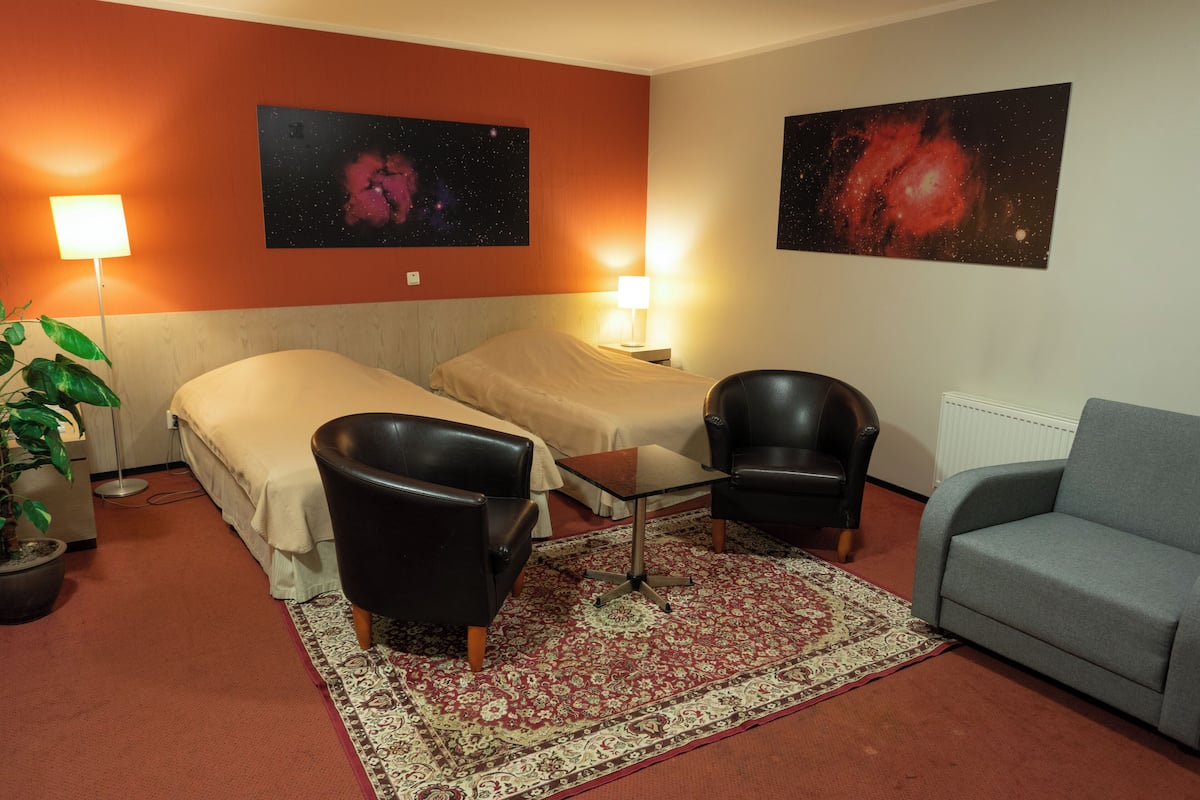 Chambre supérieure double ou avec lits jumeaux | Bureau, espace de travail pour ordinateurs portables