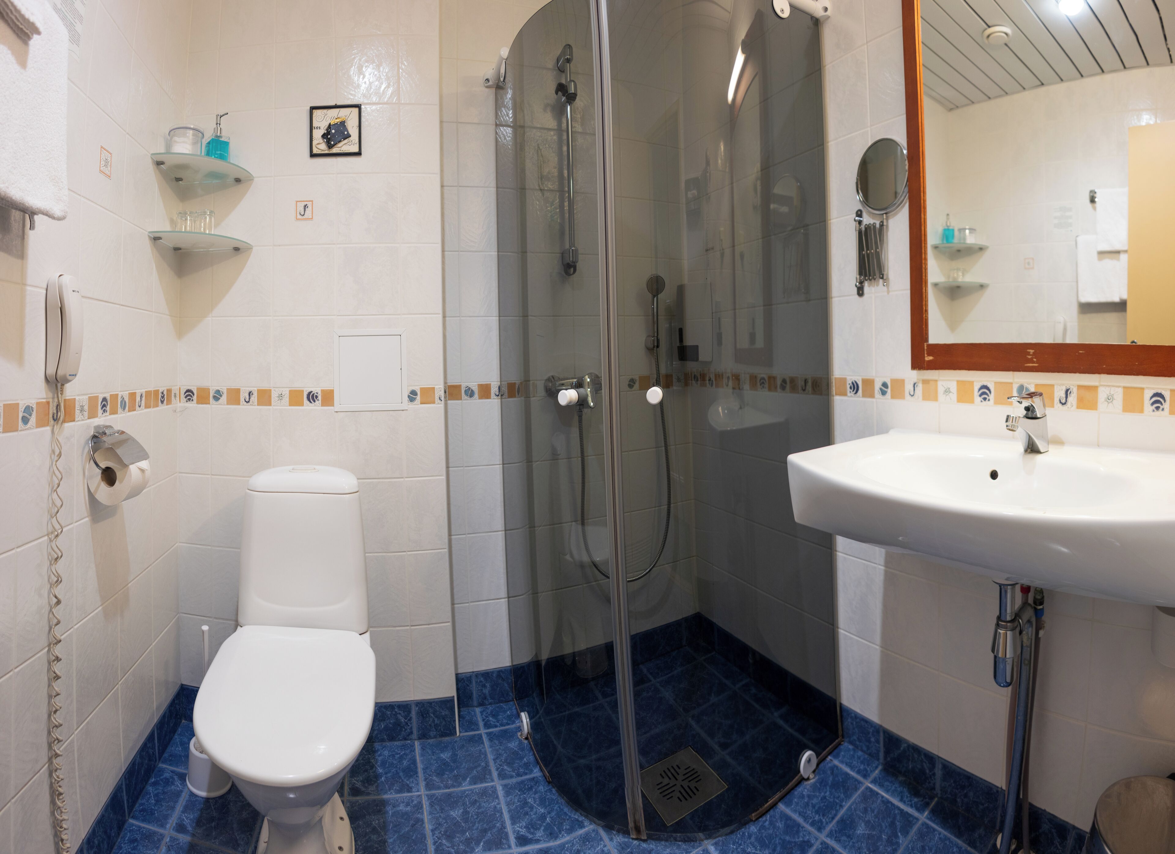 superior double or twin room | bathroom | shower, hair dryer, heated floors, towels