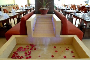 Restaurant - Cambay Grand (Amer)