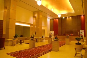 Lobby sitting area - Cambay Grand (Amer)