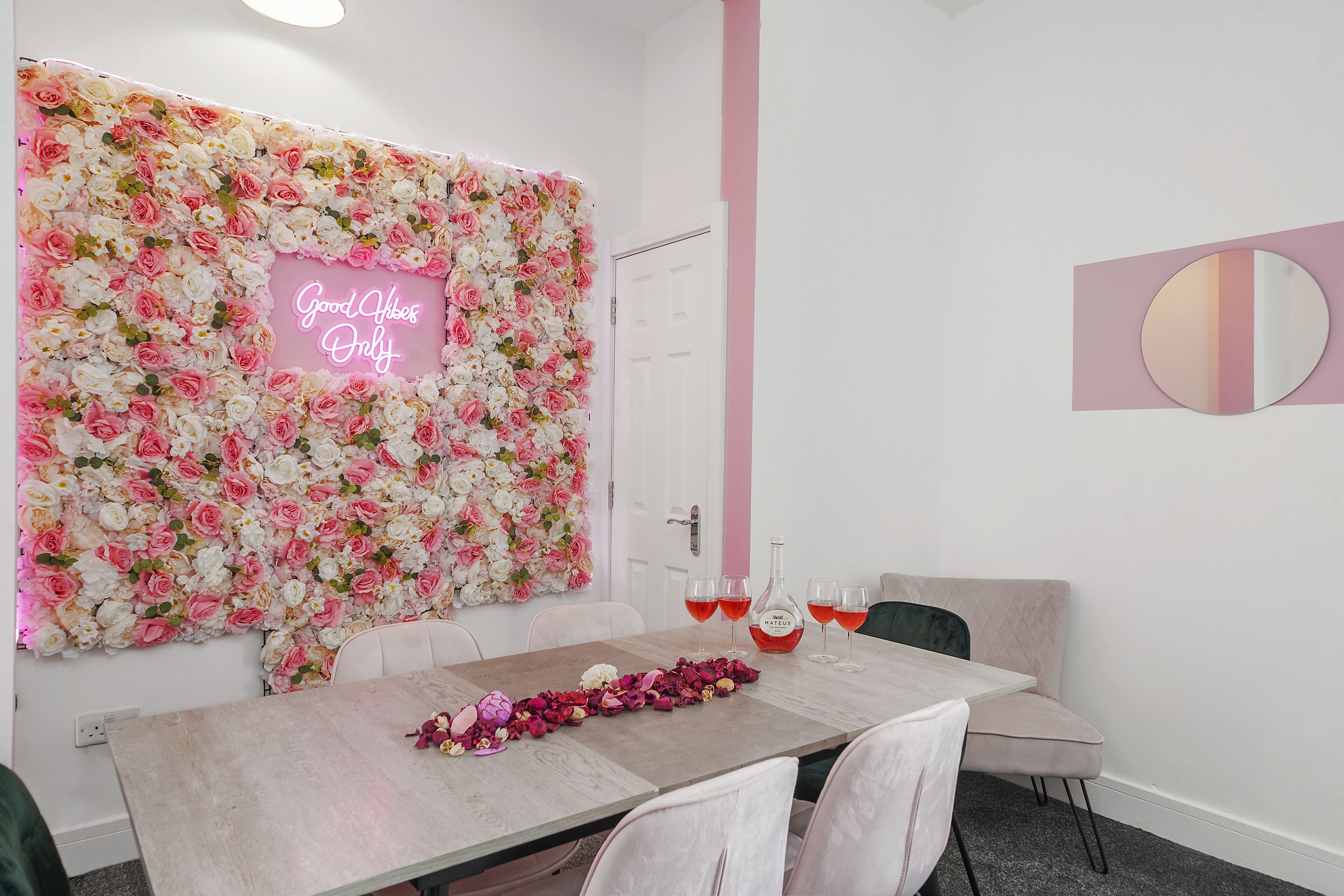 Standard-Apartment, eigenes Bad (Blossom Suite) | Restaurant