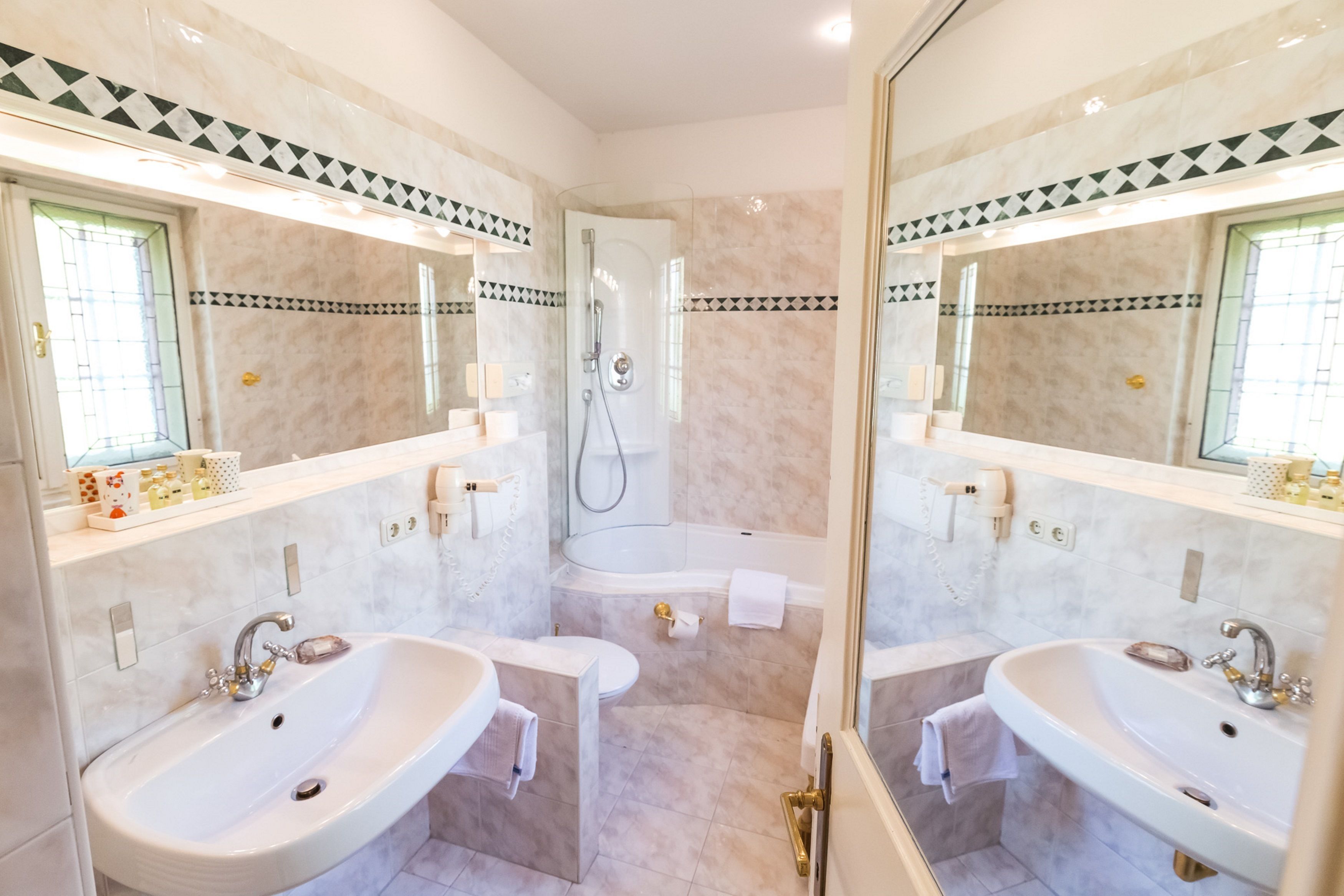 classic double room, 1 queen bed | bathroom | free toiletries, hair dryer, bathrobes, towels