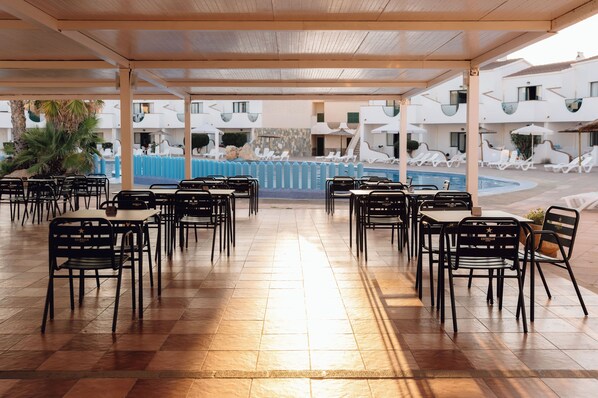 Bar à beira da piscina