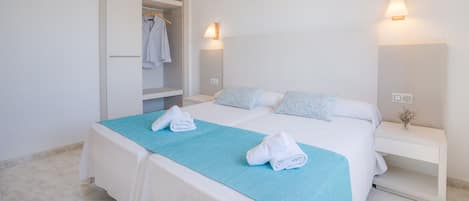 1 chambre, rideaux occultants, Wi-Fi gratuit, draps fournis