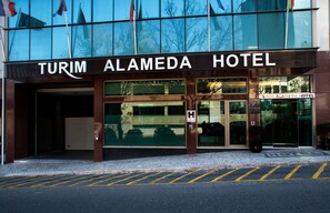 Front of property - evening/night - TURIM Alameda Hotel (Lisbon)
