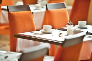 Breakfast served - TURIM Alameda Hotel (Lisbon)
