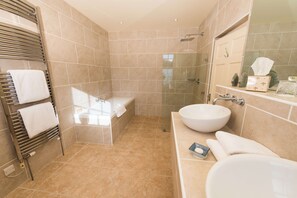 Tweepersoonskamer, op benedenverdieping | Badkamer | Shampoo