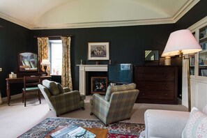 Egyptian cotton sheets, premium bedding, free WiFi - Cavens Country House (Dumfries)