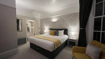Classic Double or Twin Room | Egyptian cotton sheets, in-room safe, free WiFi, bed sheets
