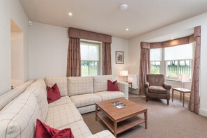 Superior Apartment, Ensuite | Lounge