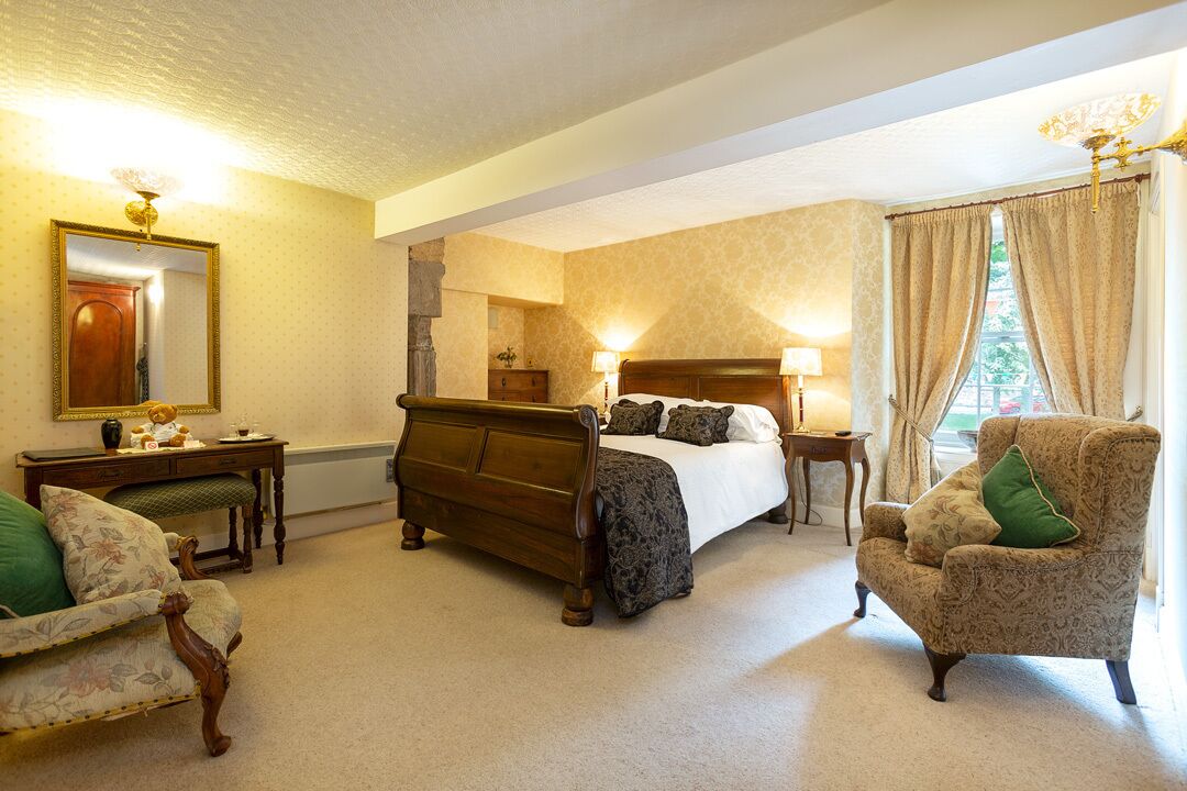 superior double room | desk, iron/ironing board, free cots/infant beds, bed sheets