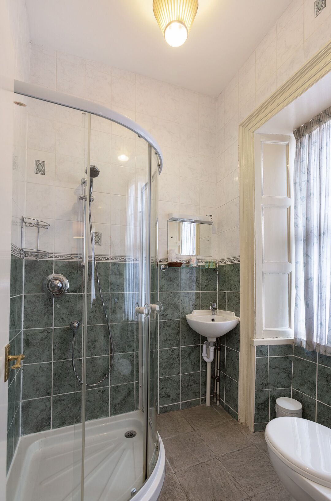 standard room | bathroom shower