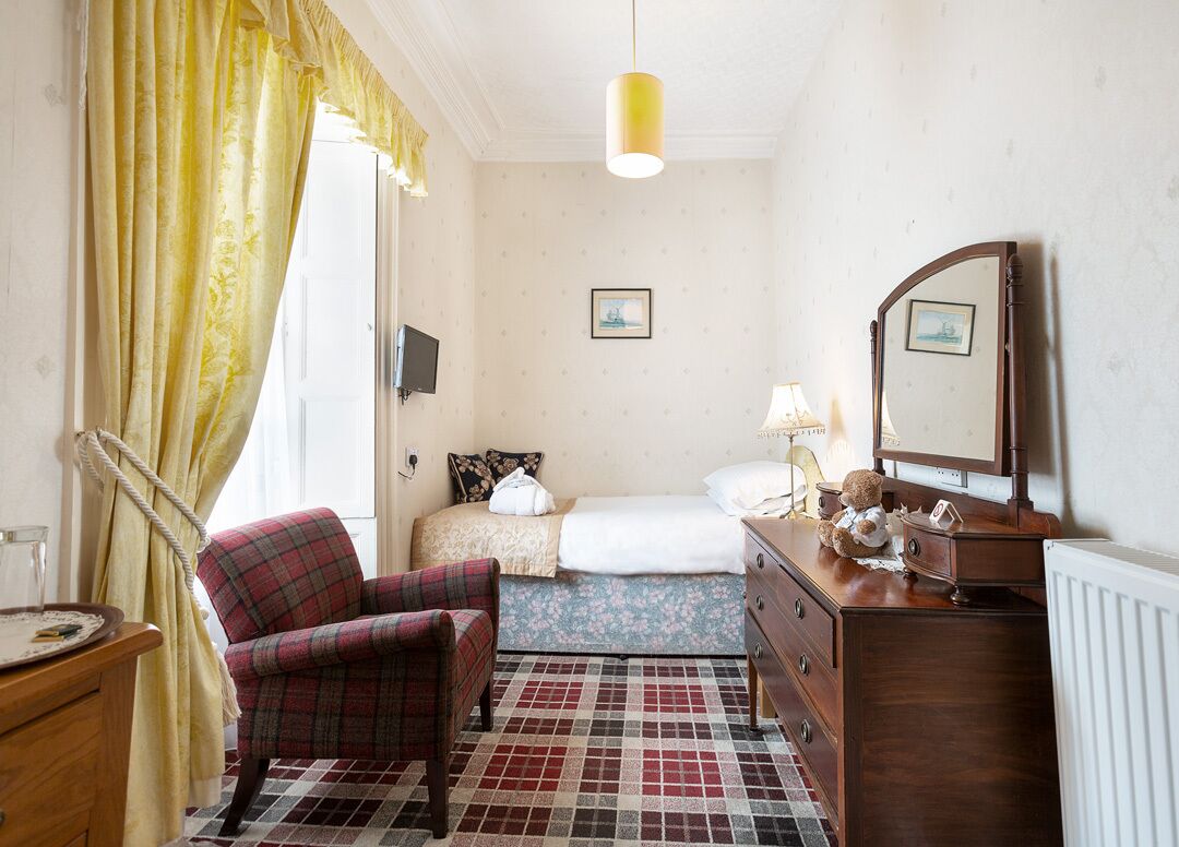 standard room | desk, iron/ironing board, free cots/infant beds, bed sheets