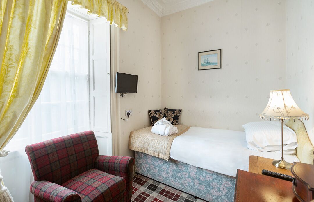 standard room | desk, iron/ironing board, free cots/infant beds, bed sheets