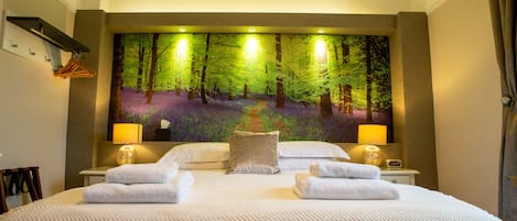 Superior Room, 1 Queen Bed | 1 bedroom, individually decorated, individually furnished, desk