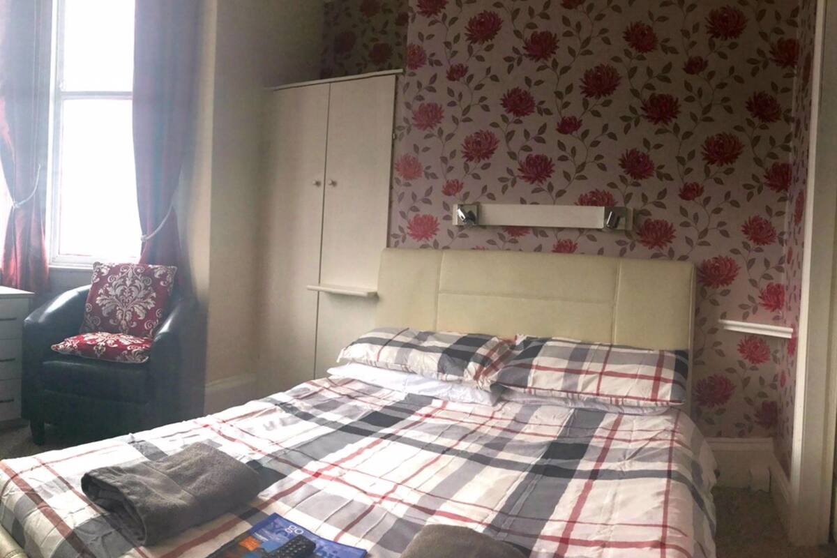 Chambre Double, salle de bains attenante, vue mer