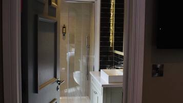 Executive Double Room, Ensuite, Park View (River Facing) | Bathroom