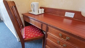 Quadruple Room, Private Bathroom | Interior - Dillons Hotel - B&B (London)