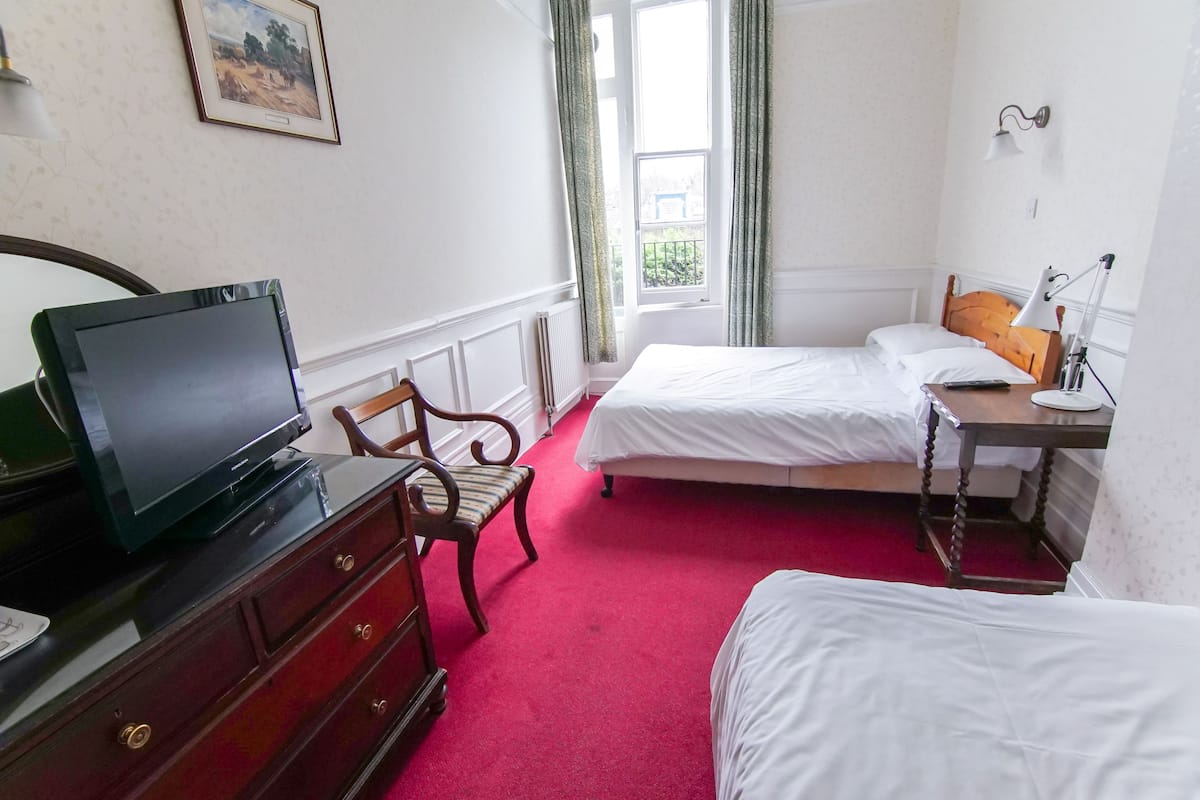 Triple Room, Private Bathroom | Iron/ironing board (on request), WiFi (free)