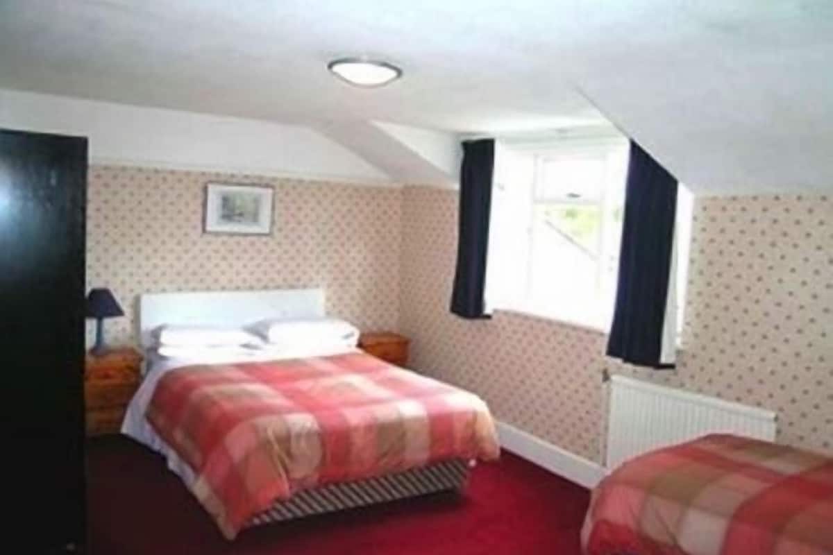 Iron/ironing board (on request), WiFi (free)