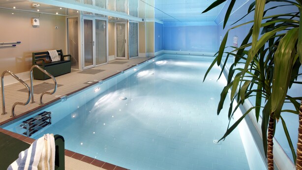 Indoor pool - Discovery Accommodation (Whitby)