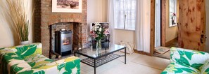 Living area - Discovery Accommodation (Whitby)